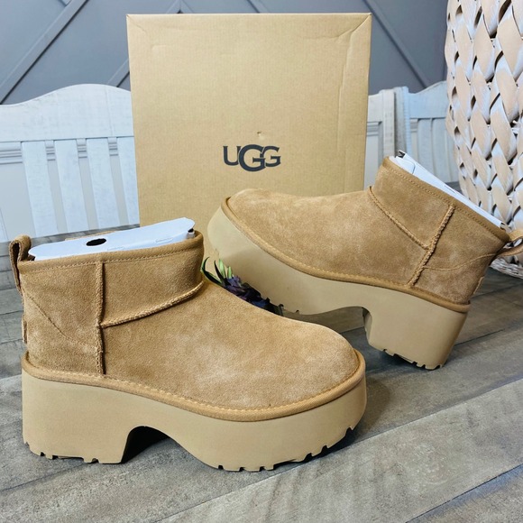UGG Mini New Heights Suede Ankle Booties Size 9 - Picture 1 of 8